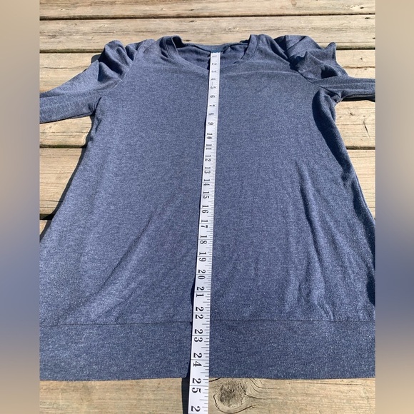 💜 Blue Heathered V-Neck Top with Puffed Shoulders - Size S - Picture 6 of 6